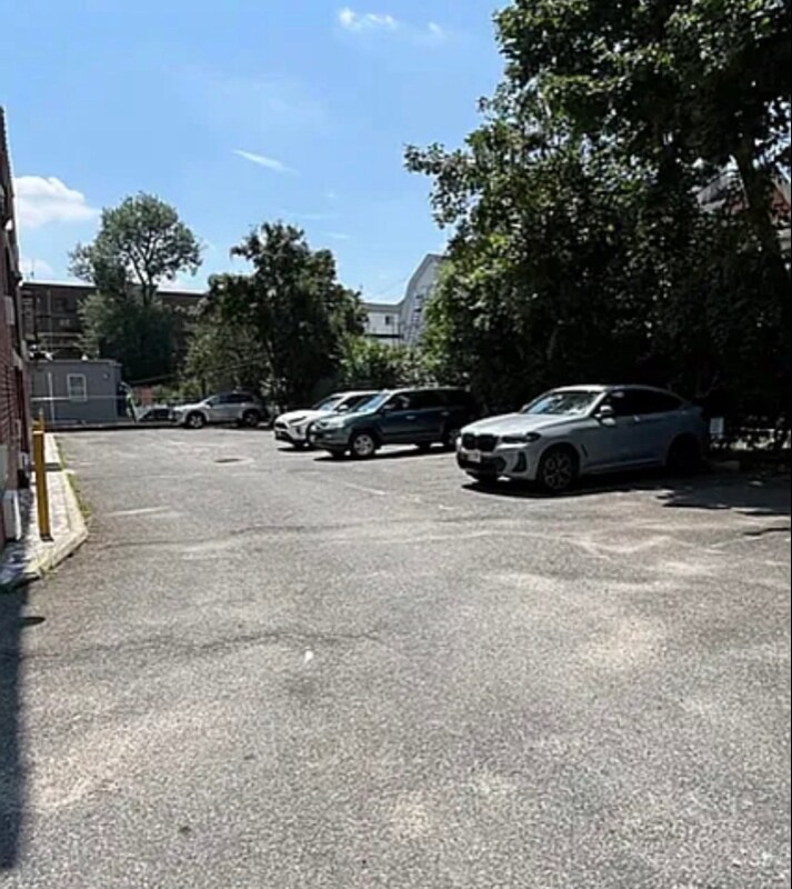 Building Photo - 30 Archer Ave