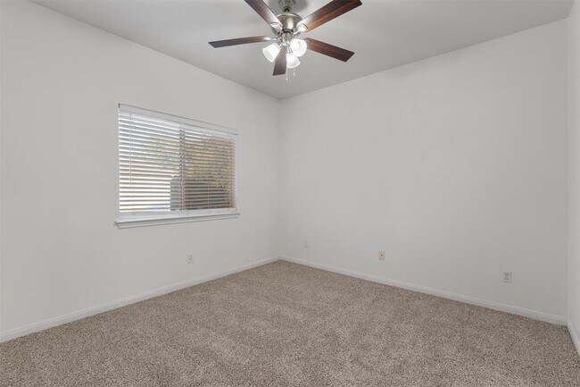 Building Photo - 2913 Whisper Oaks Ln