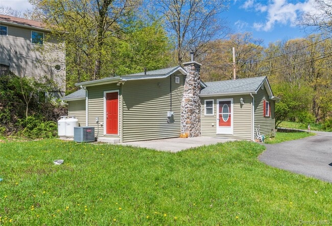 Building Photo - 797 Forest Glen Rd