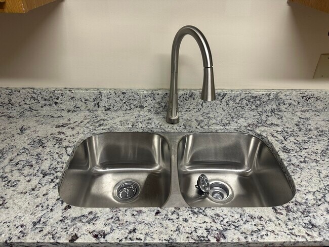 Building Photo - 2005 River Ridge Rd