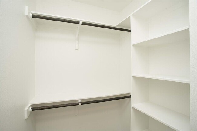 Building Photo - 3022 Sunridge Dr