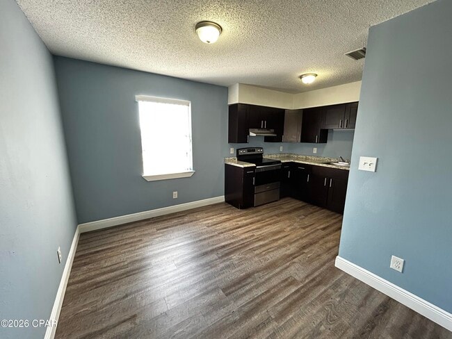 Building Photo - 6318 Lenawee St