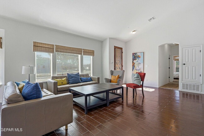 Building Photo - 13470 Everingham St
