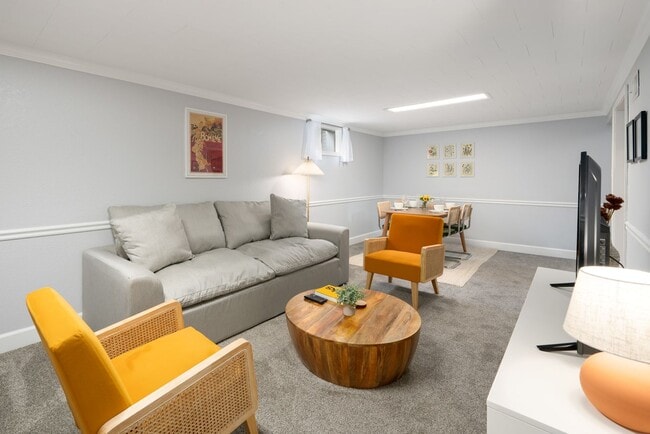 Building Photo - Golden Duplex > Unit is fully furnished feels like NEW!