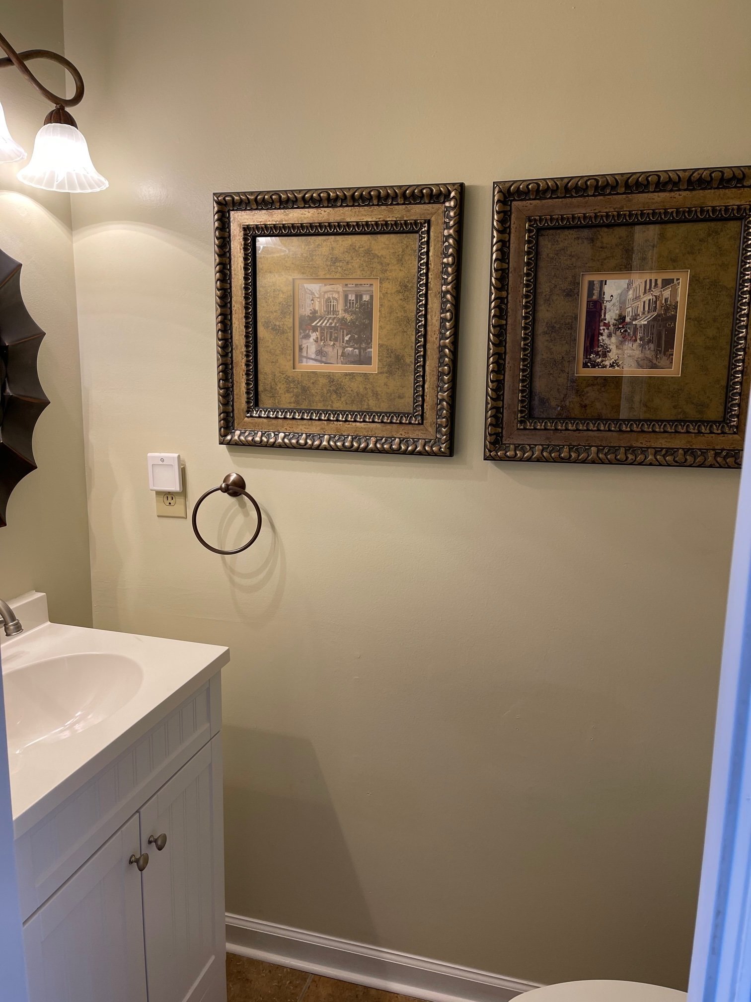 Building Photo - 348 River Rd