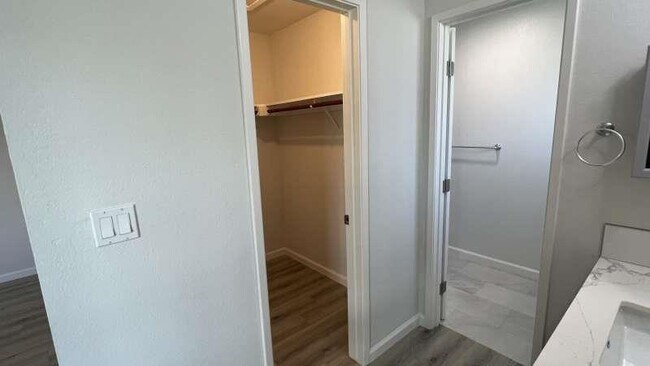 Building Photo - 1281 Saratoga Ave