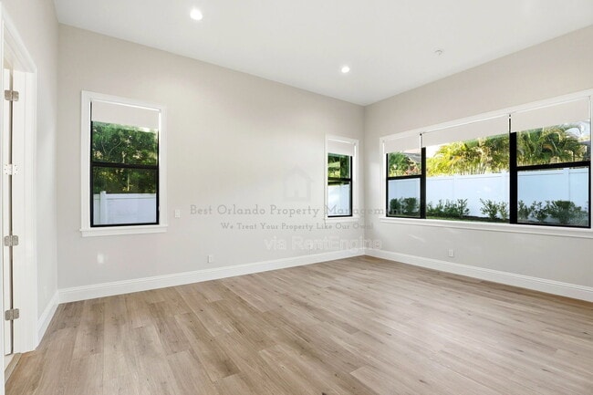 Building Photo - 705 Largovista Dr