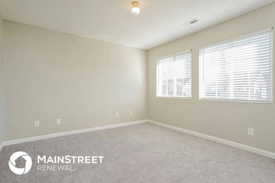 Building Photo - 5605 Hidden Lake Dr