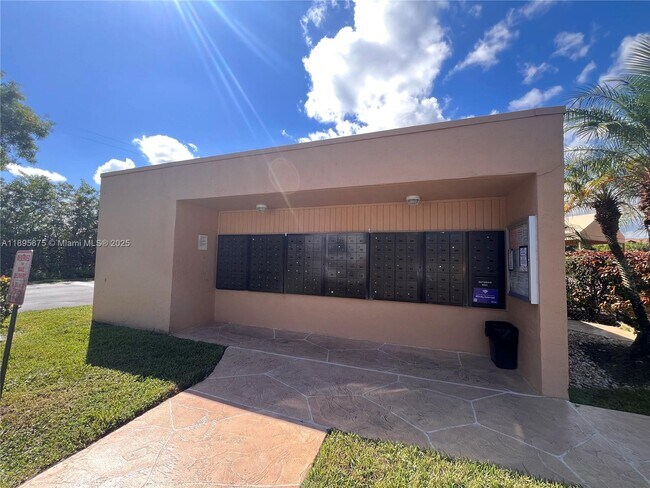 Building Photo - 6528 Coral Lake Dr