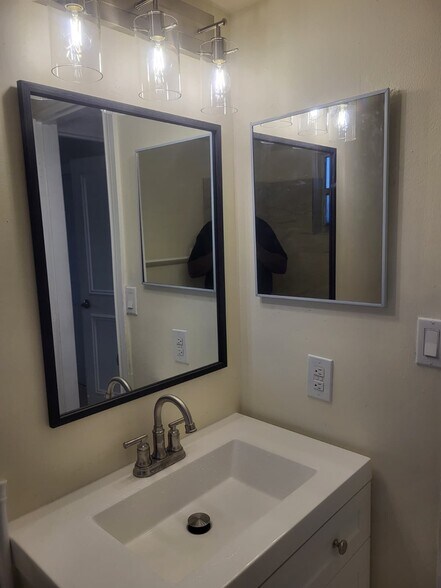 Building Photo - 116 Gardens Dr