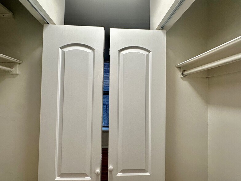 Building Photo - 953 Amsterdam Ave