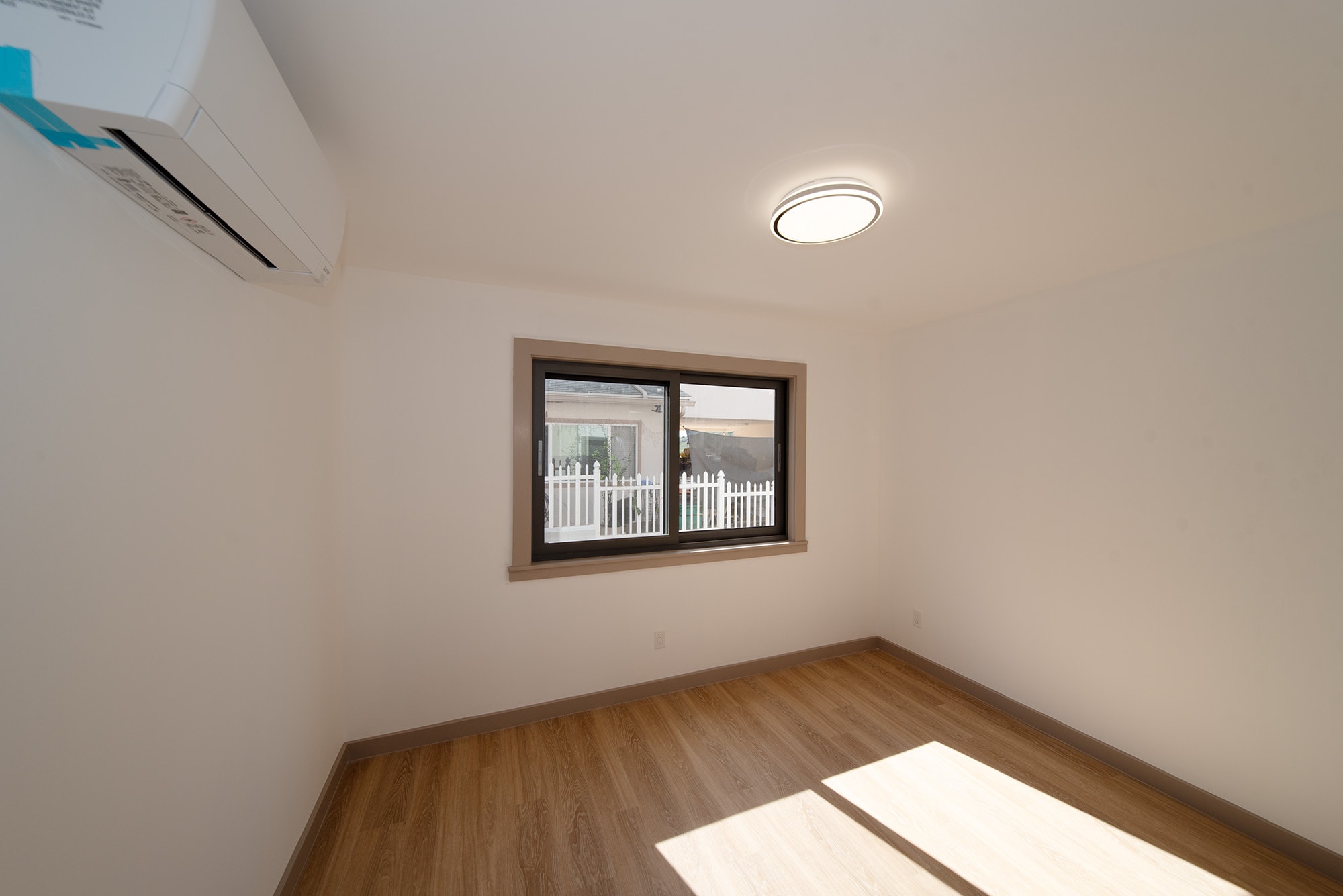 Building Photo - 2056 10th Ave