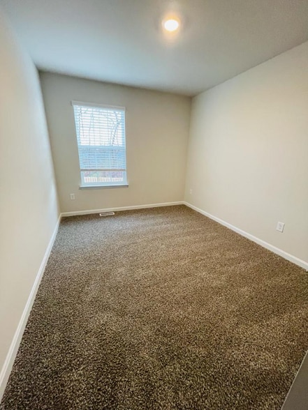 Building Photo - 425 Tevis St