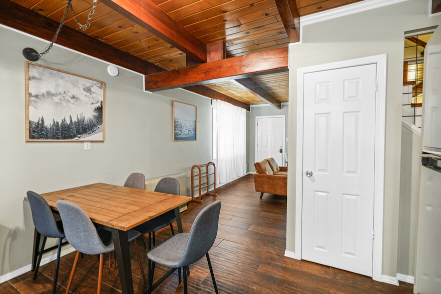 Building Photo - 43032 Sunset Dr