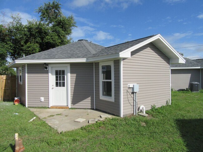 Building Photo - 1302 Grace Ave