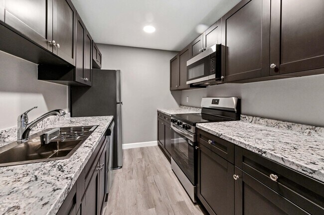 Building Photo - 3910 Crystal Lake Dr