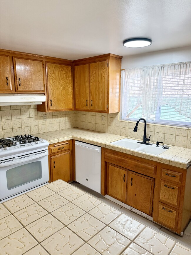 Building Photo - 3636 W Tulare Ave