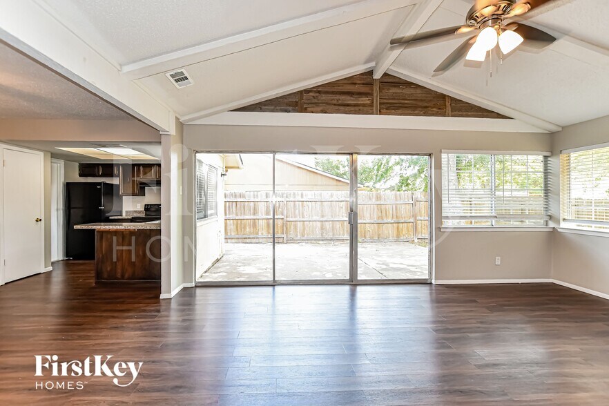 Building Photo - 710 Ravencroft Dr