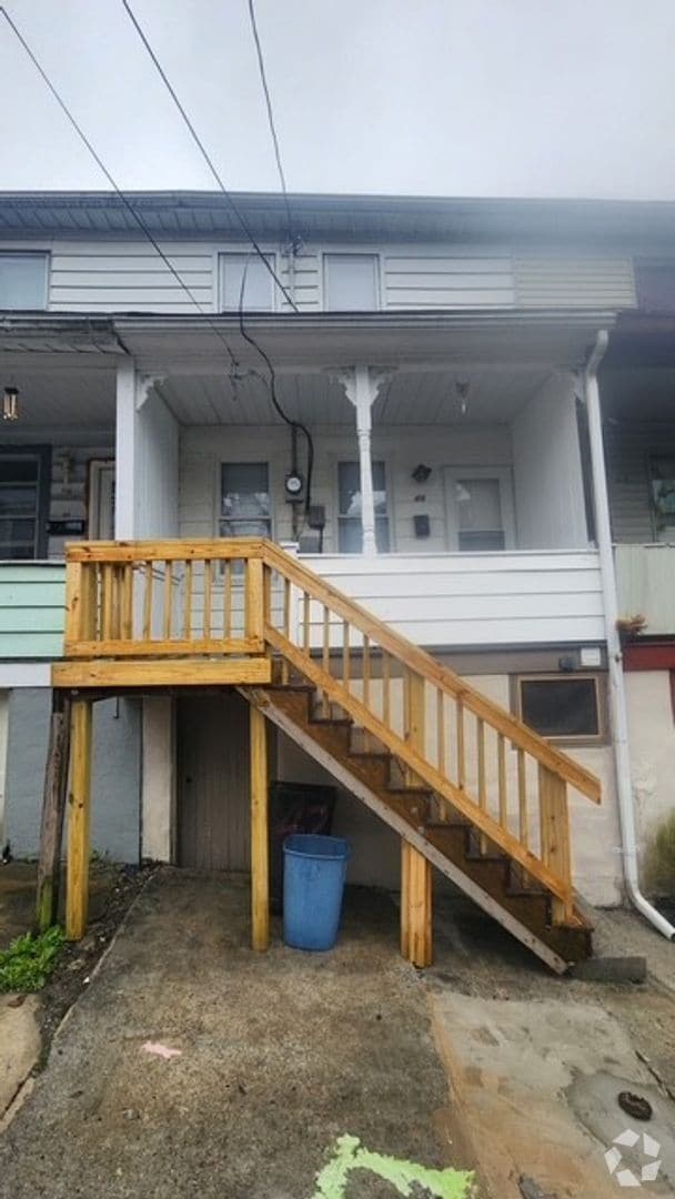 Building Photo - 3 bedroom 1 bathroom