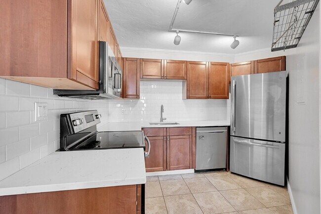 Building Photo - $1,795 - 1 Bed, 1 bath Condo in Denver wit...