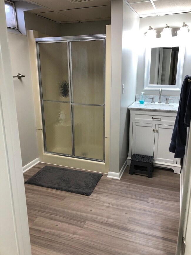 Building Photo - 3629 S Kingsbury Ave