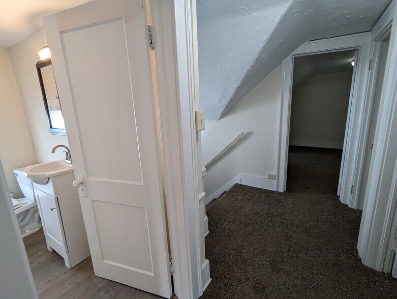 Building Photo - 608 Elmwood Ave