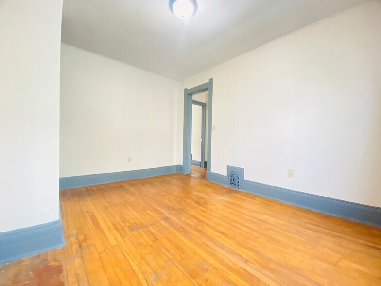 Building Photo - 1337 Madison St