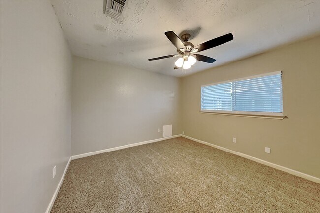 Building Photo - 11915 Fork Creek Dr