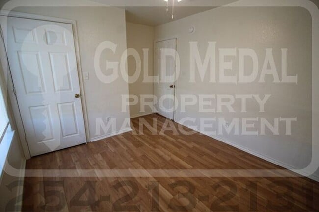 Building Photo - Charming 3-bed, 2-bath fourplex now availa...