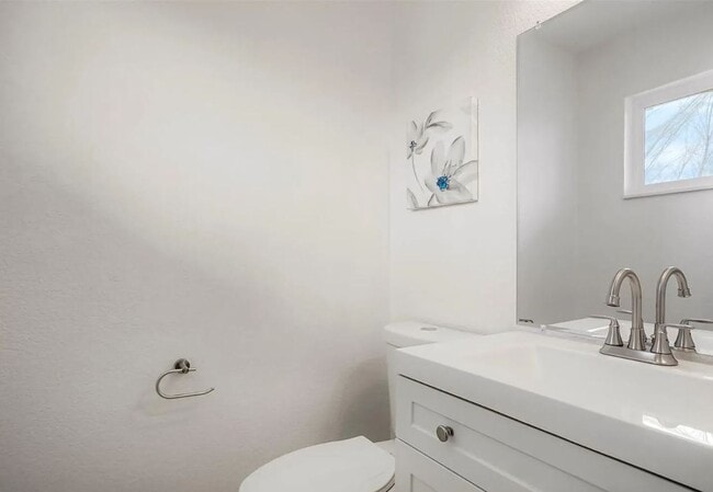 Building Photo - Fully Renovated Park Hill Townhome - 5 Bedrooms!