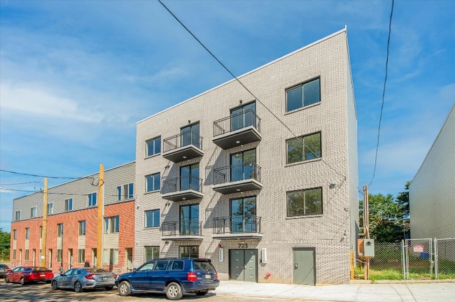 Building Photo - 723 N 35th St