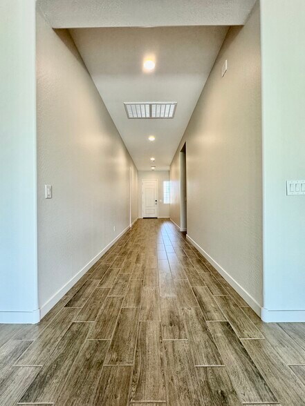 Entry hall - 2996 E Birdsong Ave