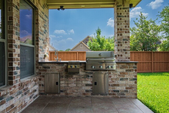 Building Photo - 17303 Quiet Shores Dr