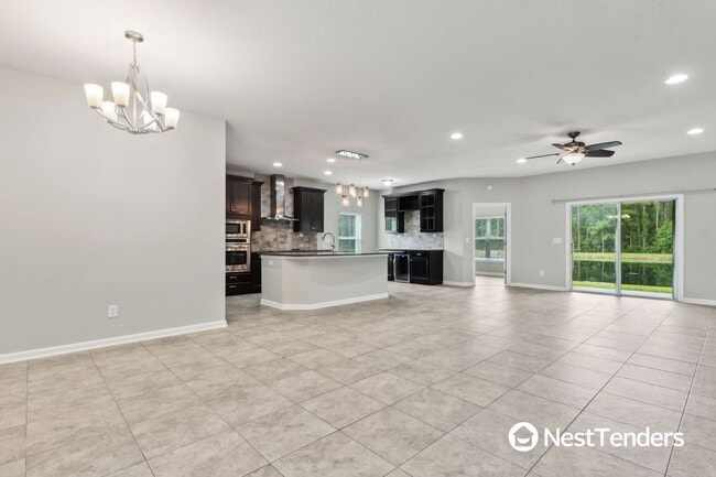 Building Photo - Five Bedroom Beauty in Plummer Creek!