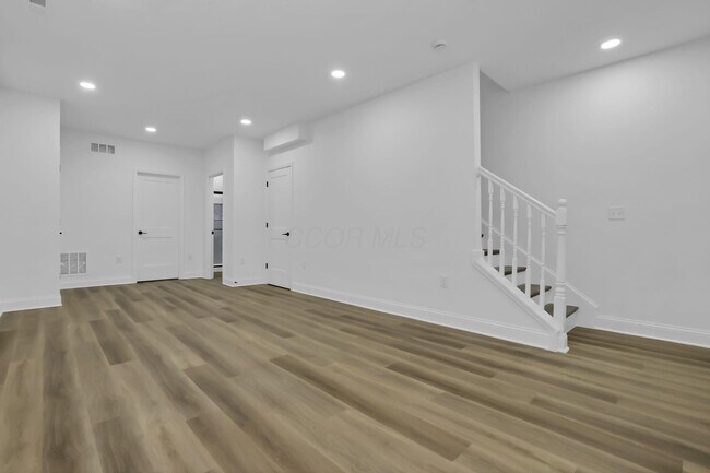 Building Photo - 901 Miller Ave