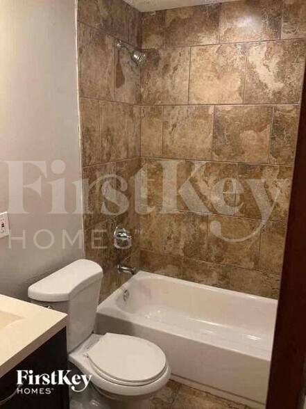 Building Photo - 8207 E 85 St