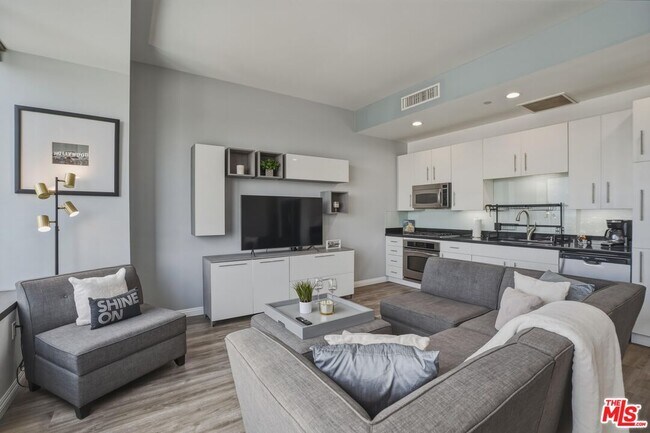 Building Photo - 1100 Wilshire Blvd