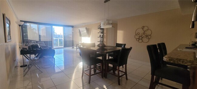 Building Photo - 3140 S Ocean Dr