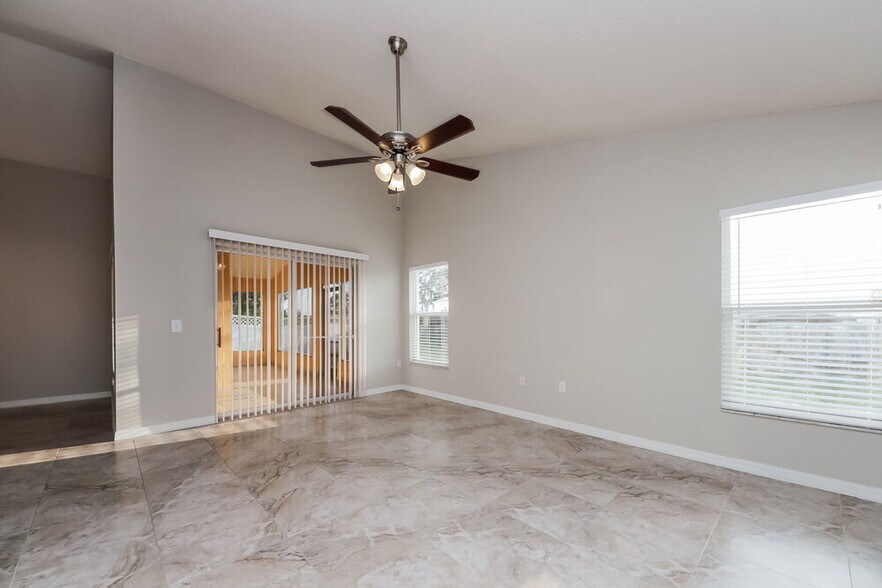 Building Photo - 458 Tamarind Parke Ln