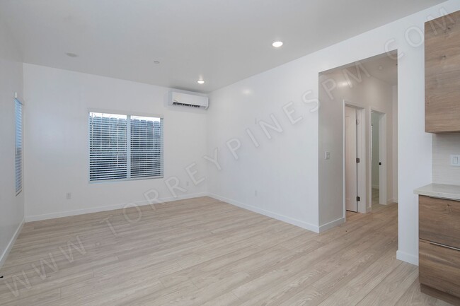 Building Photo - *OPEN HOUSE: 5/3 1:30-4:00PM* 2 Br in Clai...