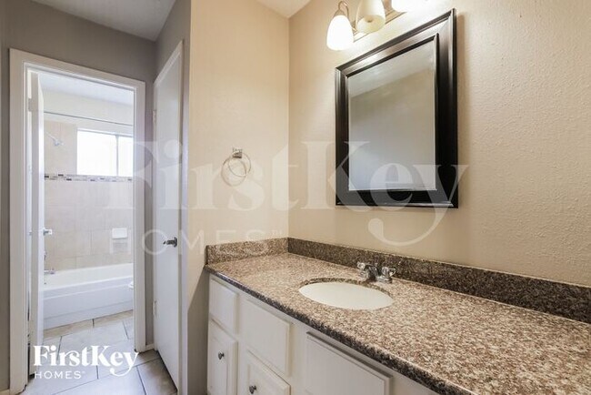 Building Photo - 15814 Whipple Tree Dr