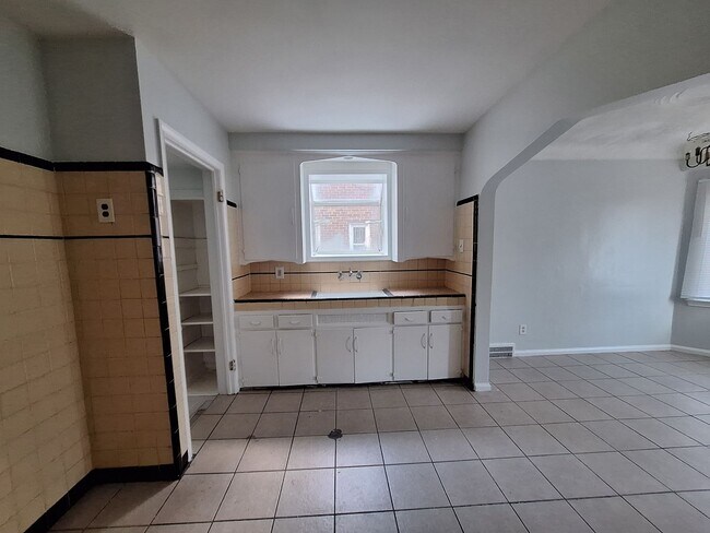 Building Photo - Charming 3 bedroom brick bungalow