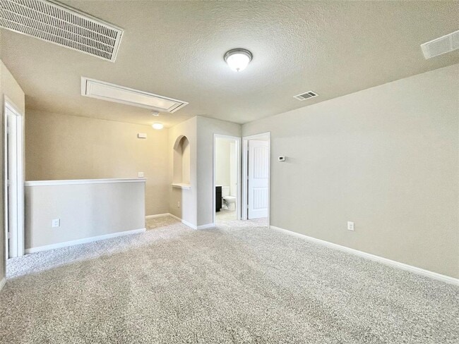 Building Photo - 415 Crater Lake Dr