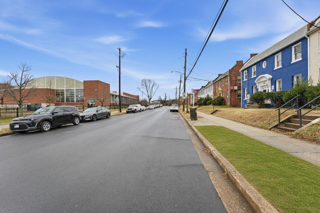 Building Photo - 3926 10th St NE