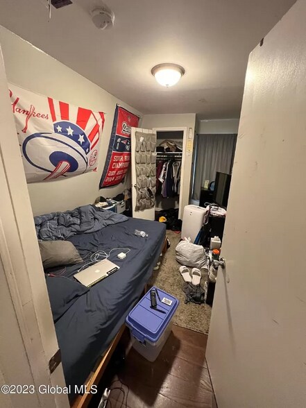 Building Photo - 423 Hudson Ave