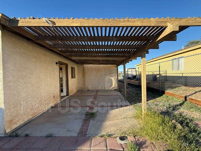 Building Photo - 1842 Gem St