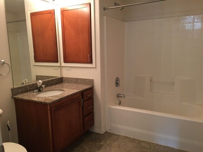 Building Photo - Bella Rose Condo