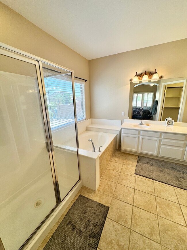 Building Photo - 3-6 Month Rental, Amazing Water Front Property With Private Pool!