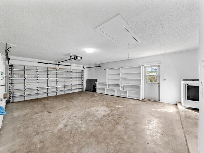 Building Photo - 10251 NW 39th Ct