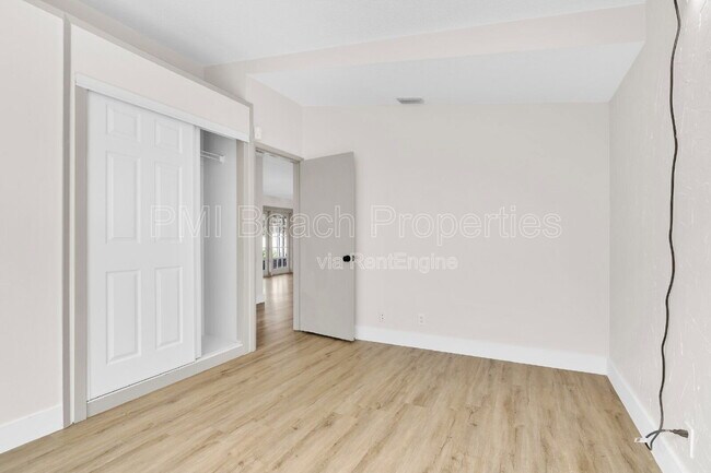 Building Photo - 2431 Key Largo Ln